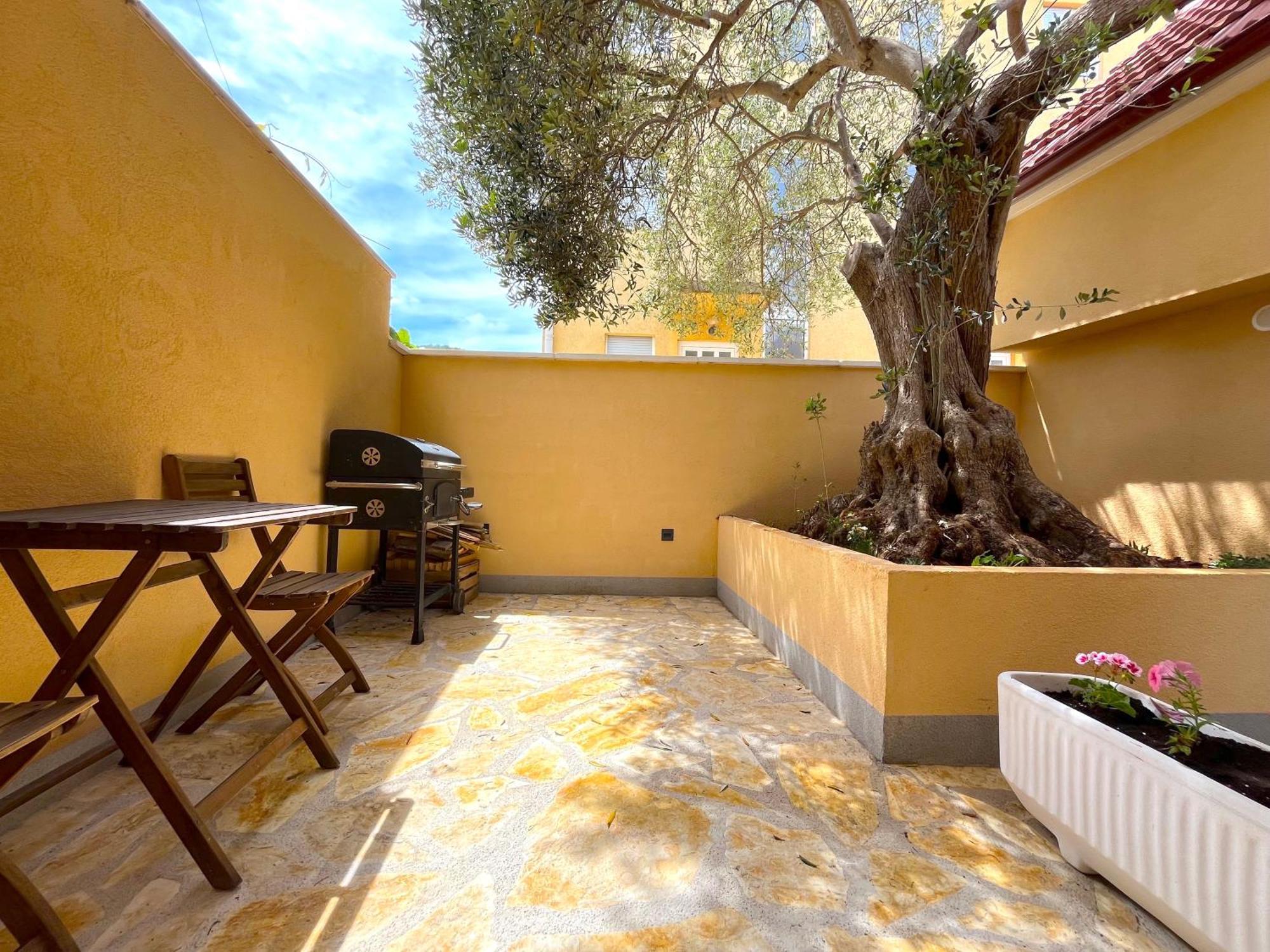 Olive Tree Apartment Стари Град Екстериор снимка